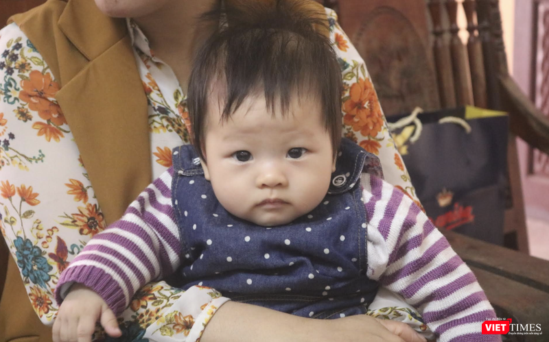 Em bé khoẻ mạnh chào đời, không mắc bệnh là niềm hạnh phúc vô bờ bến của vợ chồng chị Hưng (Ảnh - Minh Thuý)