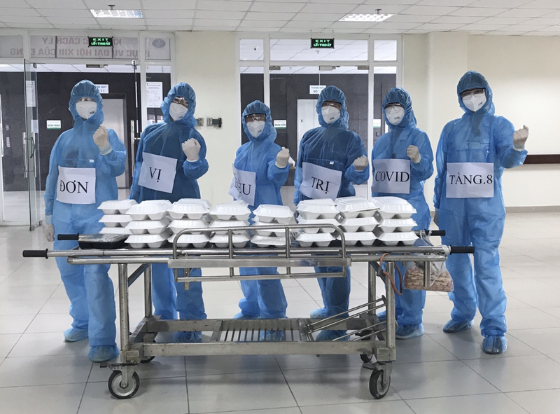 Các bác sĩ sẵn sàng ăn, ngủ cùng COVID-19 (Ảnh - BS. Đới Ngọc Anh) Các bác sĩ sẵn sàng ăn, ngủ cùng COVID-19 (Ảnh - BS. Đới Ngọc Anh)
