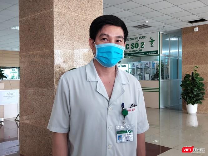 TS. BS. Vũ Đình Phú - Trưởng Khoa Hồi sức tích cực, Bệnh viện Bệnh Nhiệt đới Trung ương (Ảnh - Minh Thuý)