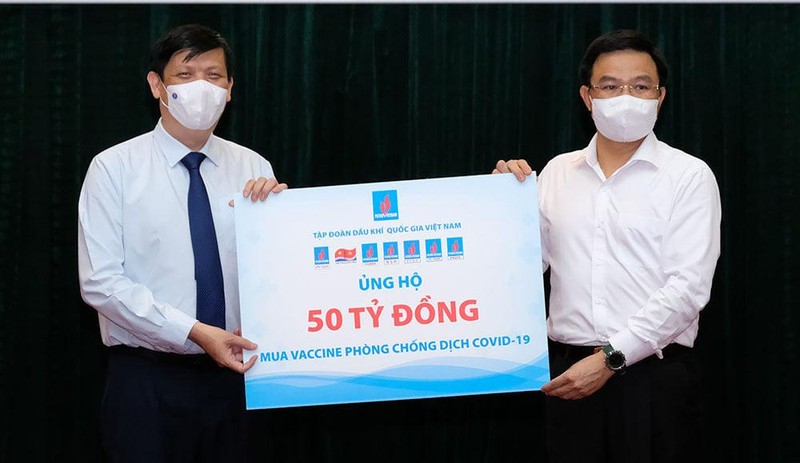 Tập đoàn Dầu khí Quốc gia Việt Nam ủng hộ Quỹ vaccine phòng COVID-19 50 tỉ đồng (Ảnh - Trần Minh)