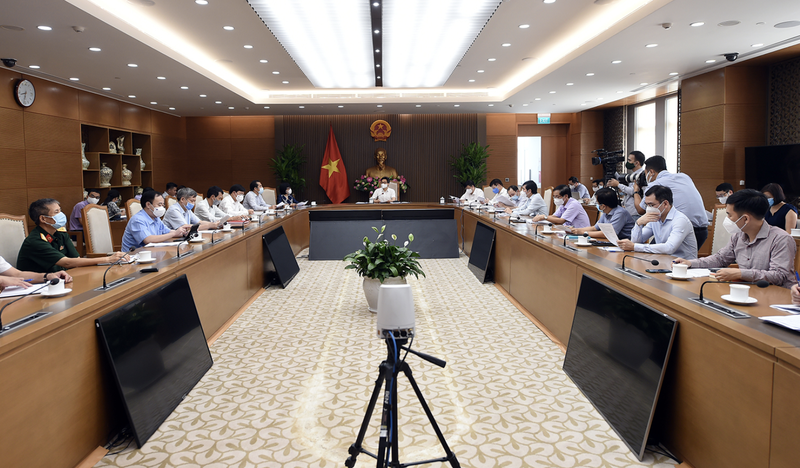 Thường trực Ban Chỉ đạo yêu cầu Bộ Y tế chuẩn bị cho giai đoạn sau khi tiêm vaccine xong cho đối tượng ưu tiên, sẽ khởi động cơ chế tiêm chủng mở rộng (miễn phí) và tiêm dịch vụ. (Ảnh VGP)