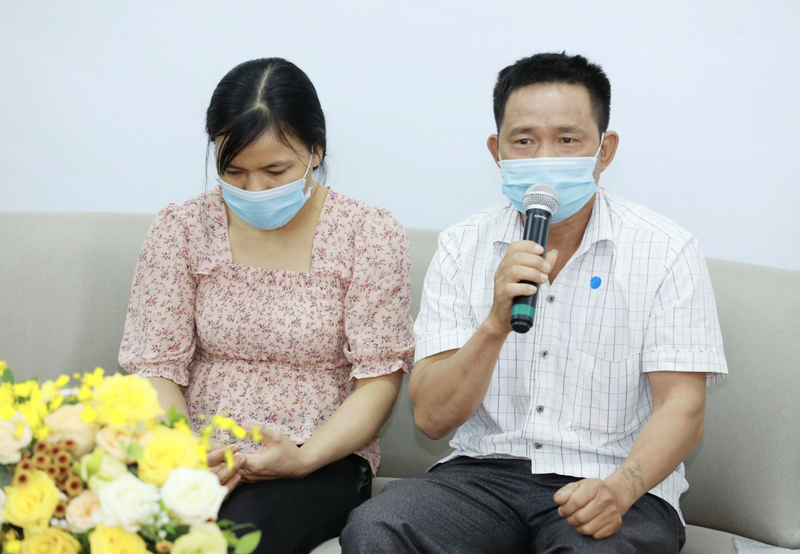 Gia đình chị Phạm Thị Phượng và anh Phạm Văn Quyết (Ảnh - BVCC)