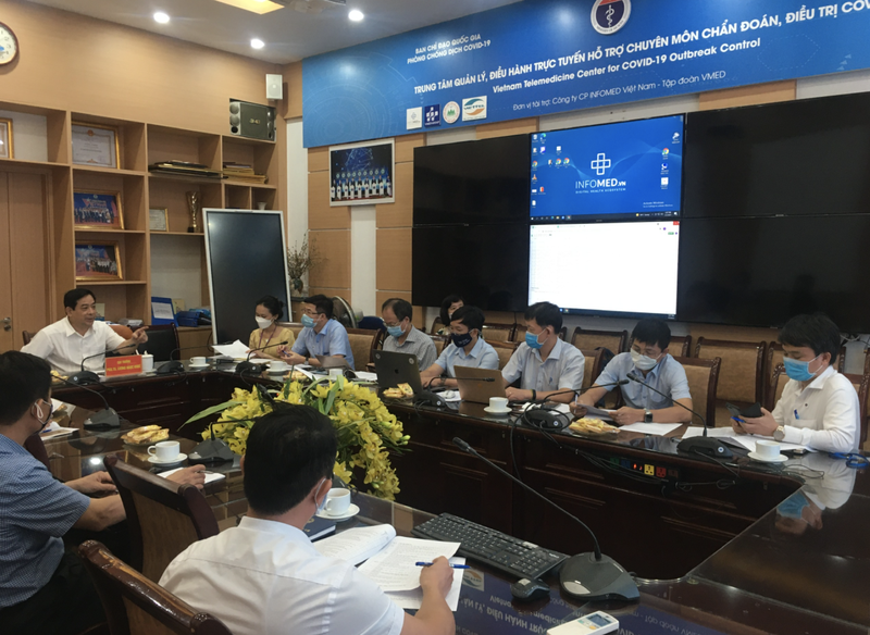 PGS.TS. Lương Ngọc Khuê - Cục trưởng Cục quản lý Khám chữa bệnh chủ trì cuộc họp (Ảnh - BYT)