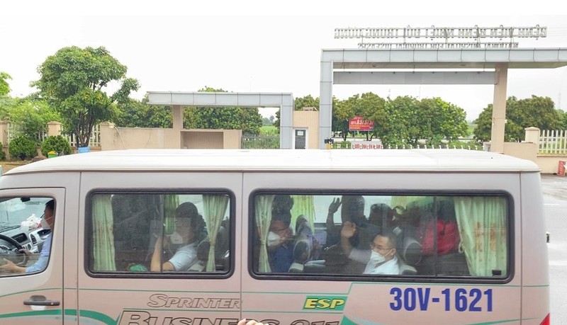 16 cán bộ đầu tiên di chuyển đến TP. Hồ Chí Minh để chống dịch (Ảnh - Đặng Thanh)