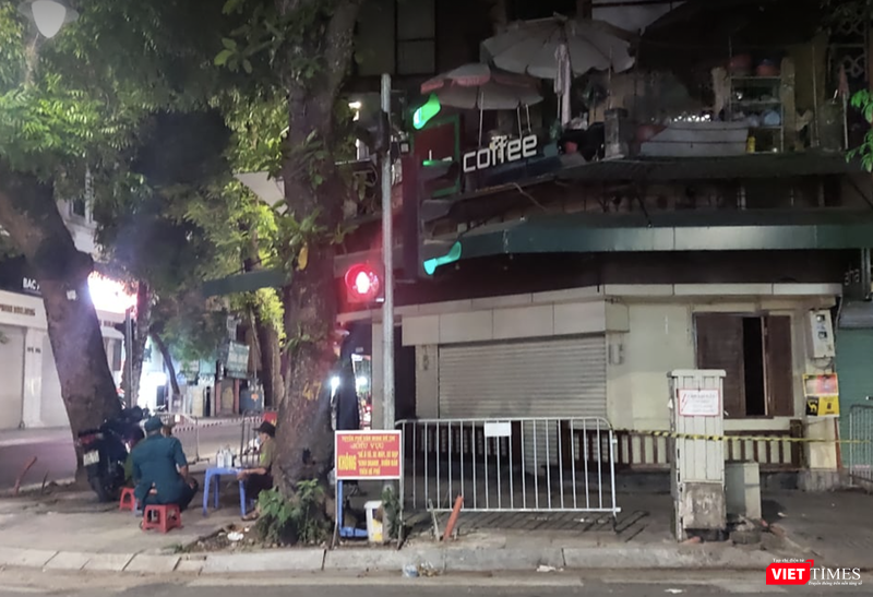 Quán cà phê ở 270 Bà Triệu phong toả vì COVID-19 (Ảnh - Minh Thuý)