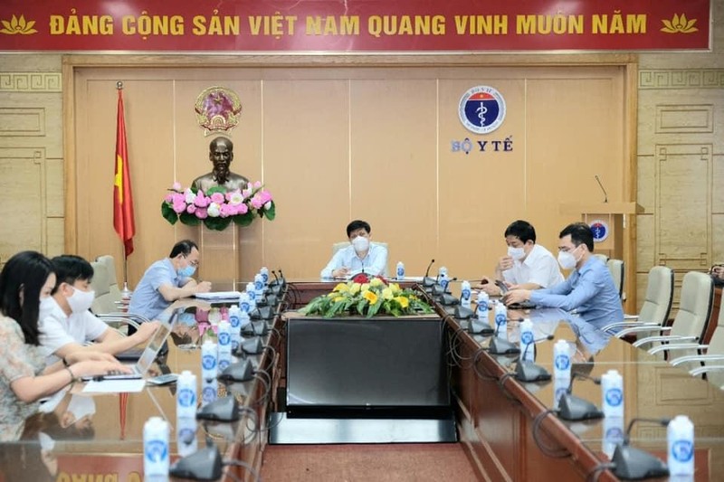 Bộ trưởng Bộ Y tế Nguyễn Thanh Long chủ trì cuộc họp (Ảnh - Trần Minh) 