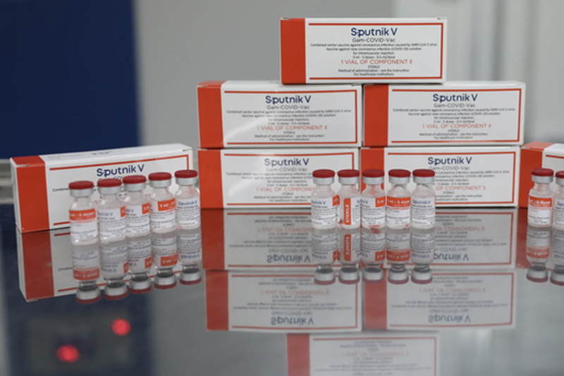 Ông Đạt cho hay, Vabiotech sẽ có những bước tiếp theo để trao đổi với nhà sản xuất Nga chuyển giao toàn bộ công nghệ sản xuất vaccine Sputnik V. Từ đó, sẽ có những đánh giá về năng lực, cơ sở sản xuất và thiết bị máy móc để xem Việt Nam có đáp ứng được hay không. Đối với những vaccine liên quan virus vector như Sputnik V, cơ sở vật chất tại Việt Nam mới chỉ đáp ứng được một phần Ông Đạt cho hay, Vabiotech sẽ có những bước tiếp theo để trao đổi với nhà sản xuất Nga chuyển giao toàn bộ công nghệ sản xuất vaccine Sputnik V. Từ đó, sẽ có những đánh giá về năng lực, cơ sở sản xuất và thiết bị máy móc để xem Việt Nam có đáp ứng được hay không. Đối với những vaccine liên quan virus vector như Sputnik V, cơ sở vật chất tại Việt Nam mới chỉ đáp ứng được một phần