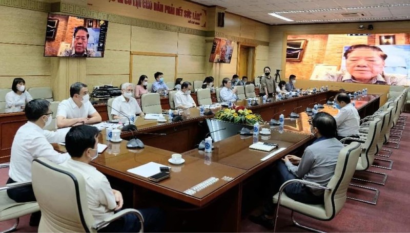 Buổi làm việc của Bộ Y tế với Bộ Khoa học & Công nghệ về việc rà soát các hồ sơ, dữ liệu, kết quả nghiên cứu thử nghiệm lâm sàng và xem xét đề xuất cấp phép khẩn cấp vaccine phòng COVID-19 Nano Covax (Ảnh - BYT) Buổi làm việc của Bộ Y tế với Bộ Khoa học & Công nghệ về việc rà soát các hồ sơ, dữ liệu, kết quả nghiên cứu thử nghiệm lâm sàng và xem xét đề xuất cấp phép khẩn cấp vaccine phòng COVID-19 Nano Covax (Ảnh - BYT)