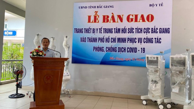 Bộ Y tế bàn giao trang thiết bị y tế của Trung tâm hồi sức tích cực Bắc Giang vào TP. HCM (Ảnh - BYT) Bộ Y tế bàn giao trang thiết bị y tế của Trung tâm hồi sức tích cực Bắc Giang vào TP. HCM (Ảnh - BYT)