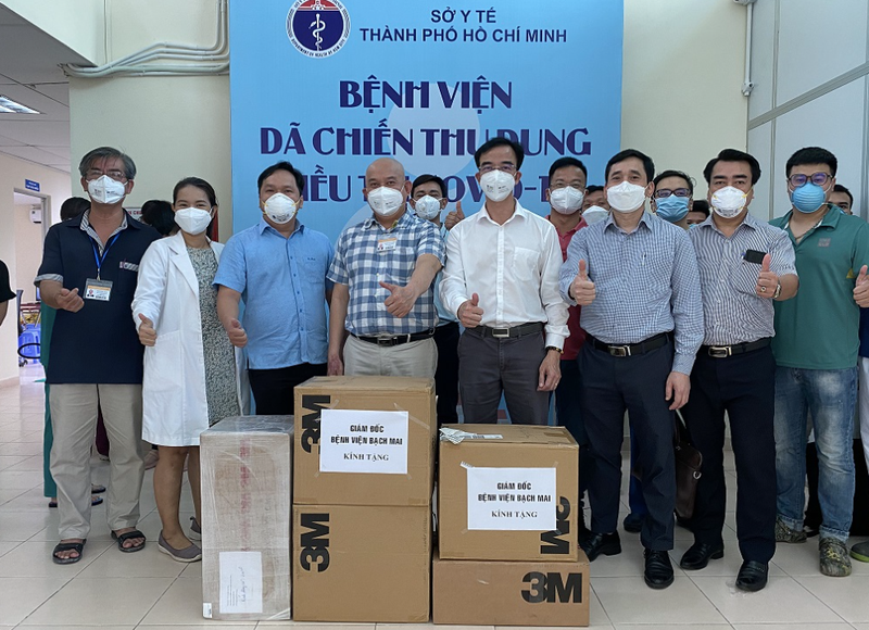 Ông Nguyễn Quang Tuấn – Giám đốc Bệnh viện Bạch Mai - tại Bệnh viện dã chiến ở TP.HCM (Ảnh - BVCC) Ông Nguyễn Quang Tuấn – Giám đốc Bệnh viện Bạch Mai - tại Bệnh viện dã chiến ở TP.HCM (Ảnh - BVCC)