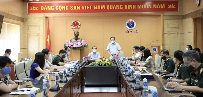 Hội đồng Đạo đức trong nghiên cứu Y Sinh học Quốc gia họp khẩn cấp với Thứ trưởng Bộ Y tế Trần Văn Thuấn về việc xem xét dữ liệu thử nghiệm lâm sàng vaccine phòng COVID-19 Nanocovax (Ảnh - Nguyễn Nhiên) 