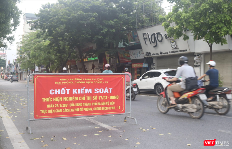 Chốt kiểm soát phòng, chống dịch COVID-19 phường Láng Thượng (Ảnh - Minh Thuý) Chốt kiểm soát phòng, chống dịch COVID-19 phường Láng Thượng (Ảnh - Minh Thuý)