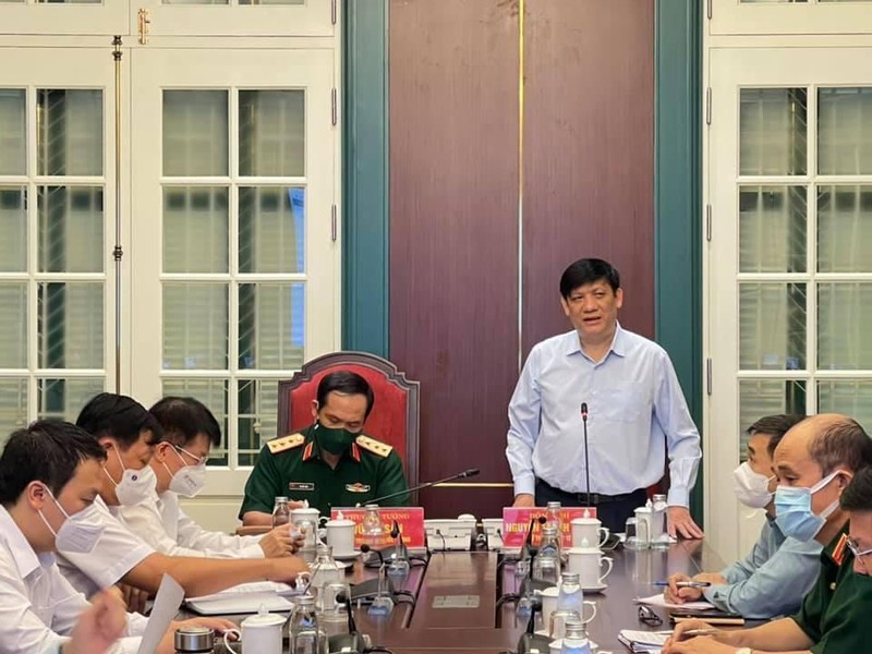 Bộ trưởng Nguyễn Thanh Long nhấn mạnh: “Các đơn vị phải hoàn thiện và phê duyệt ngay các quy trình vận chuyển, bảo quản vaccine" (Ảnh - BYT) Bộ trưởng Nguyễn Thanh Long nhấn mạnh: “Các đơn vị phải hoàn thiện và phê duyệt ngay các quy trình vận chuyển, bảo quản vaccine" (Ảnh - BYT)