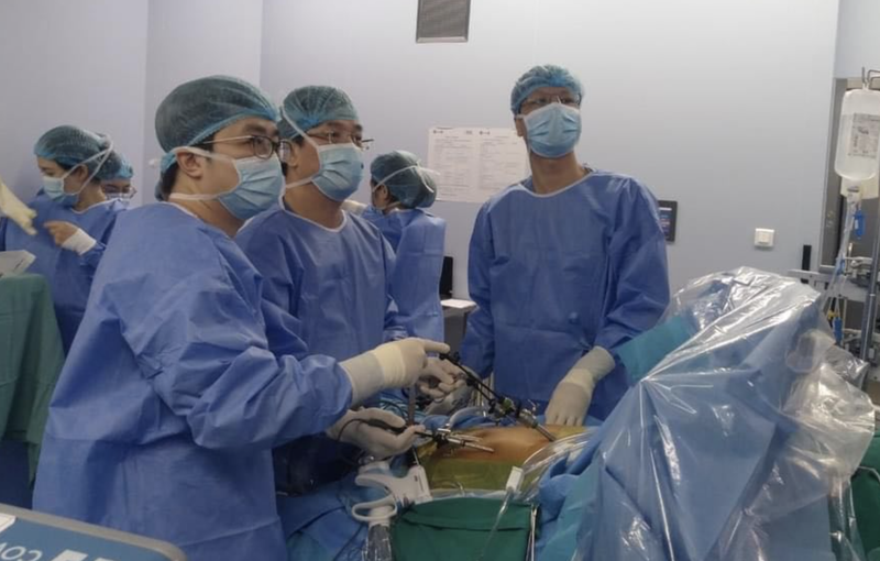 Các bác sĩ phẫu thuật ghép gan cho bệnh nhân (Ảnh - BVCC)