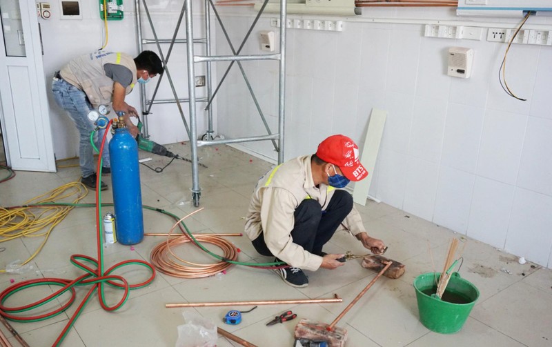 Theo Phó Giám đốc BV Bệnh Nhiệt đới Trung ương, BV đang nỗ lực hoàn thành 500 giường ICU để điều trị cho bệnh nhân (Ảnh - Nguyễn Liên) Theo Phó Giám đốc BV Bệnh Nhiệt đới Trung ương, BV đang nỗ lực hoàn thành 500 giường ICU để điều trị cho bệnh nhân (Ảnh - Nguyễn Liên)