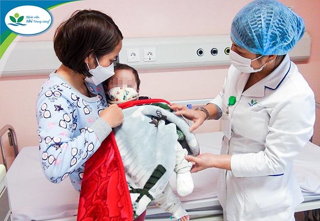 Trẻ được chăm sóc điều trị tại Đơn vị bỏng, Khoa chỉnh hình, Bệnh viện Nhi Trung ương (Ảnh - BVCC) Trẻ được chăm sóc điều trị tại Đơn vị bỏng, Khoa chỉnh hình, Bệnh viện Nhi Trung ương (Ảnh - BVCC)