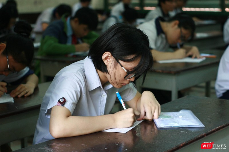 Bắt đầu bước vào giờ làm bài môn Ngữ văn