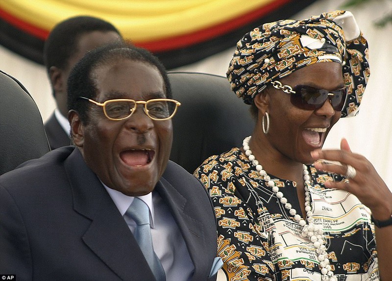 Tổng thống Zimbabwe Mugabe: Nước nghèo, gia đình sống vương giả ảnh 3 Tổng thống Zimbabwe Mugabe: Nước nghèo, gia đình sống vương giả ảnh 3