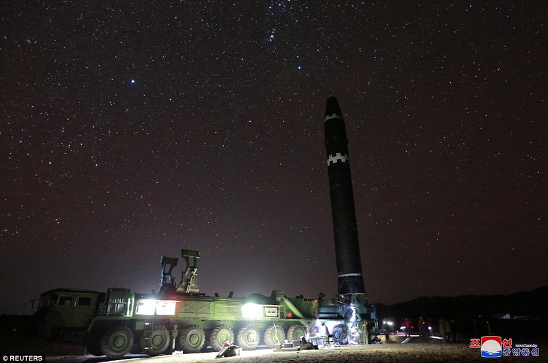 Triều Tiên phóng tên lửa ICBM: Ông Kim Jong un cười mãn nguyện, thế giới chấn động ảnh 20 Triều Tiên phóng tên lửa ICBM: Ông Kim Jong un cười mãn nguyện, thế giới chấn động ảnh 20