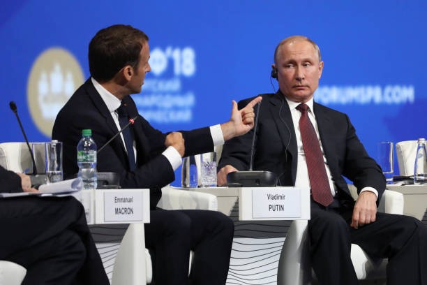 Tổng thống Pháp Emmanuel Macron và tổng thống Nga Vladimir Putin trong Hội nghị thượng đỉnh kinh tế Quốc tế 2018.