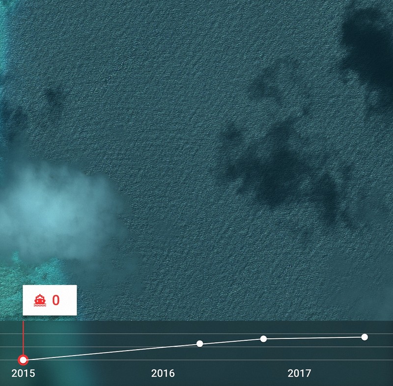 Năm 2015, theo phân tích của SpaceKnow không có tàu quanh khu vực Đá Vành Khăn thuộc quần đảo Trường Sa.