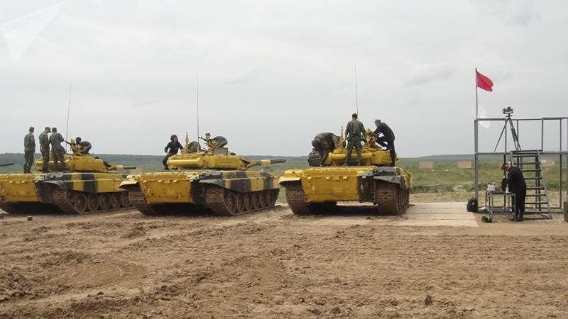 Lính tăng Việt Nam tham gia Tank Biathlon chuẩn bị tập bắn điều hướng. Lính tăng Việt Nam tham gia Tank Biathlon chuẩn bị tập bắn điều hướng.