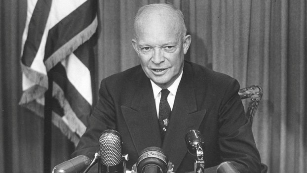 Tổng thống Eisenhower là người đặt nền móng cho sự phân ly giữa Liên Xô và Trung Quốc. Tổng thống Eisenhower là người đặt nền móng cho sự phân ly giữa Liên Xô và Trung Quốc.