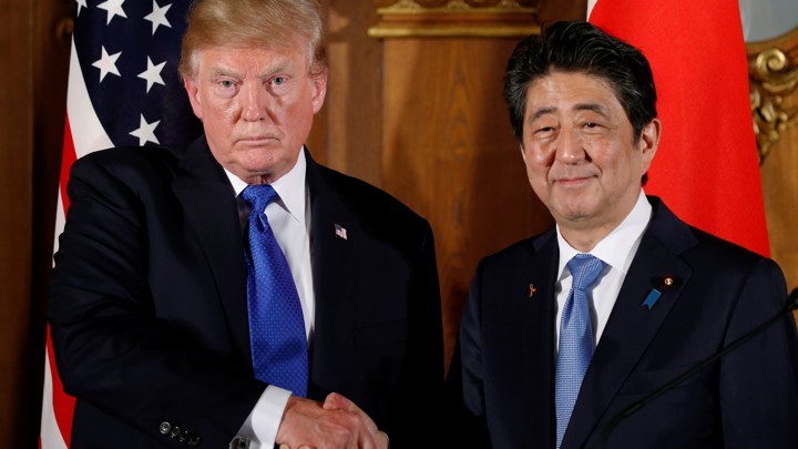 Tổng thống Mỹ Donald Trump và thủ tướng Nhật Shinzo Abe. Ông Abe đưa ra tầm nhìn về một Ấn Độ - Thái Bình Dương tự do và rộng mở.