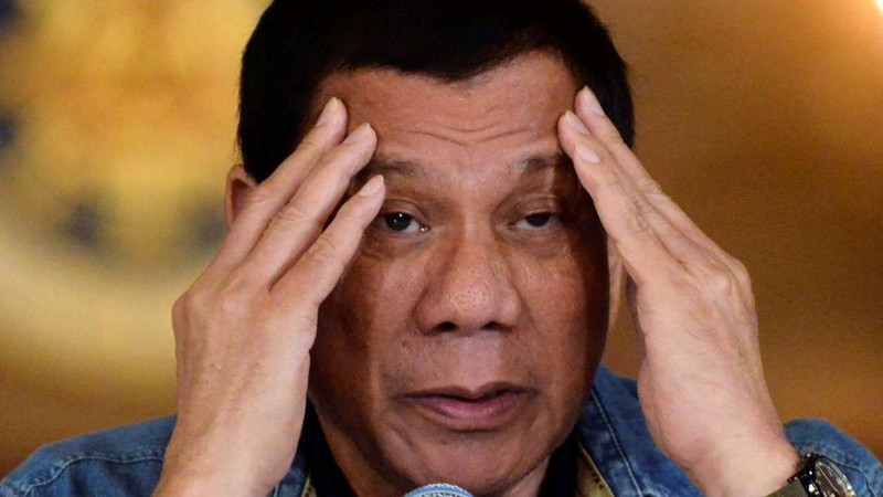 Sau khi nhậm chức tổng thống không lâu, ông Duterte đã có chính sách "thân" hơn với Trung Quốc và loại bỏ ảnh hưởng của phương Tây. Sau khi nhậm chức tổng thống không lâu, ông Duterte đã có chính sách "thân" hơn với Trung Quốc và loại bỏ ảnh hưởng của phương Tây.