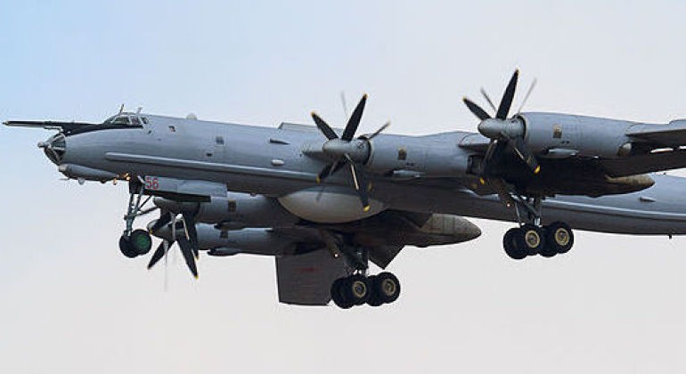 Máy bay trinh sát tầm xa chống tàu ngầm Tu-142MK.