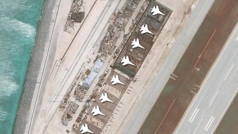 Nhà chứa máy bay Trung Quốc xây dựng phi pháp trên đá Vành Khăn thuộc quần đảo Trường Sa của Việt Nam. Nhà chứa máy bay Trung Quốc xây dựng phi pháp trên đá Vành Khăn thuộc quần đảo Trường Sa của Việt Nam.