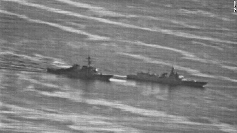 Tàu USS Decatur và tàu Lư Dương gần như đã va chạm. Tàu USS Decatur và tàu Lư Dương gần như đã va chạm.
