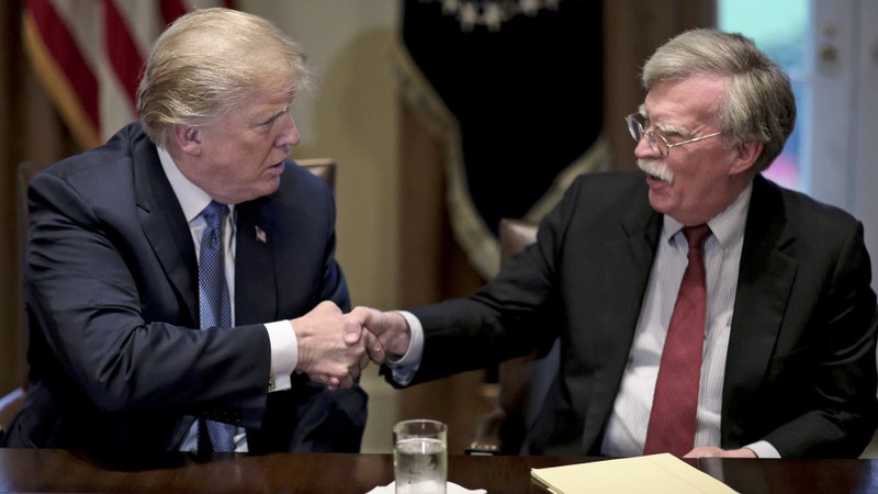 Tổng thống Mỹ Donald Trump và Cố vấn An ninh Quốc gia John Bolton. Tổng thống Mỹ Donald Trump và Cố vấn An ninh Quốc gia John Bolton.