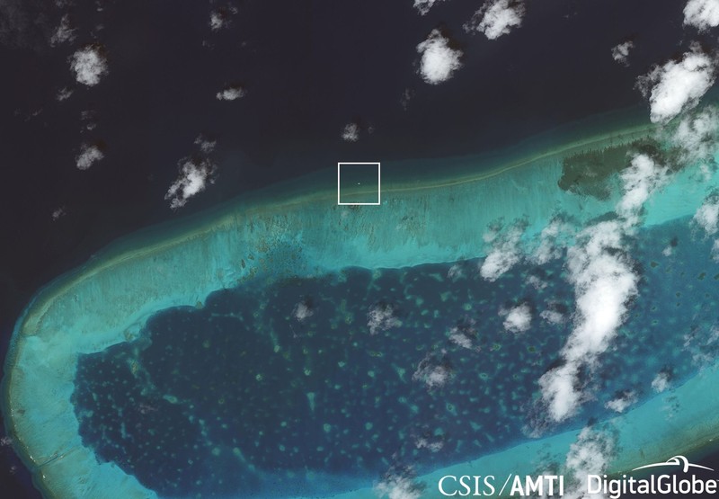 Ảnh vệ tinh mới nhất của CSIS cho thấy Trung Quốc đã xây dựng phi pháp một công trình mới trên đá Bông Bay thuộc quần đảo Hoàng Sa của Việt Nam mà Trung Quốc đã chiếm đóng trái phép từ những năm 1970. Ảnh vệ tinh mới nhất của CSIS cho thấy Trung Quốc đã xây dựng phi pháp một công trình mới trên đá Bông Bay thuộc quần đảo Hoàng Sa của Việt Nam mà Trung Quốc đã chiếm đóng trái phép từ những năm 1970.