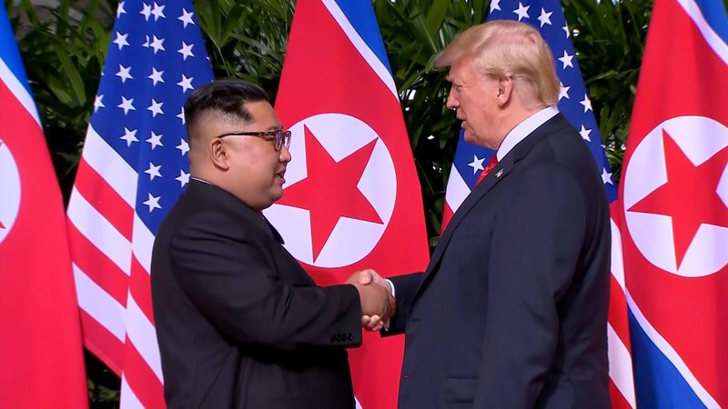 Hai ông Donald Trump và Kim Jong-un trong cuộc họp thượng đỉnh lần 1 tại Singapore. Hai ông Donald Trump và Kim Jong-un trong cuộc họp thượng đỉnh lần 1 tại Singapore.