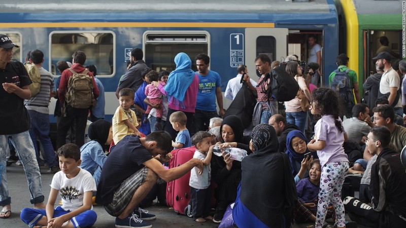 Đoàn người tị nạn Syria tại Hungary. Đoàn người tị nạn Syria tại Hungary.