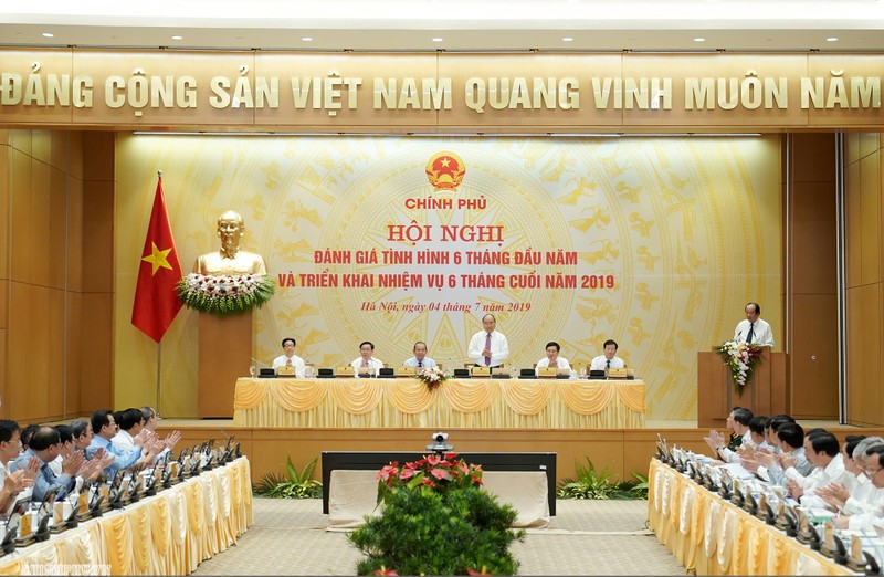 Chính phủ họp phiên thường kỳ tháng 6 với các địa phương.