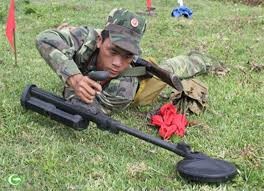 Tình từ tháng 9-2018 đến nay, 2 đội của Lữ đoàn 299 đã dò tìm, xử lý hơn 1.400 các loại đạn cối, pháo, mìn bộ binh, lựu đạn và đạn M79, mang lại bình yên cho hơn 1.000ha đất. Tình từ tháng 9-2018 đến nay, 2 đội của Lữ đoàn 299 đã dò tìm, xử lý hơn 1.400 các loại đạn cối, pháo, mìn bộ binh, lựu đạn và đạn M79, mang lại bình yên cho hơn 1.000ha đất.