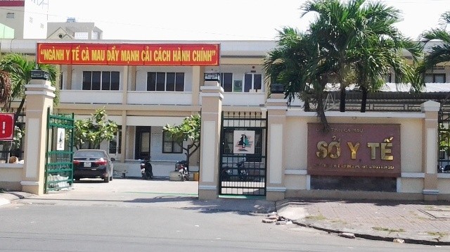 Trường Đại học Y dược Cần Thơ nhận đào tạo 252 sinh viên học theo địa chỉ của tỉnh Cà Mau. Những sinh viên này tự đóng học phí thông qua sở Y Tế thu hộ nhưng hai cán bộ đơn vị này đã chiếm dụng tiền học phí hơn12 tỷ đồng và bị xử lý kỷ luật.