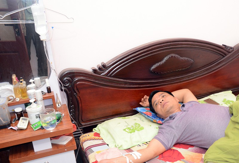 Ông Nguyễn Văn Hùng điều trị bệnh tại gia đình Ông Nguyễn Văn Hùng điều trị bệnh tại gia đình