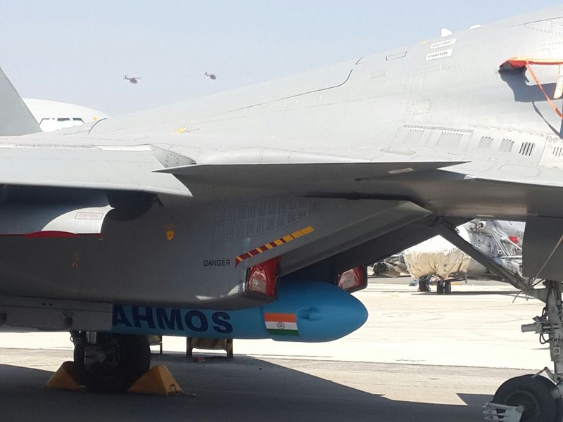 Tên lửa Brahmos lắp trên máy bay Su-30 của Không quân Ấn Độ