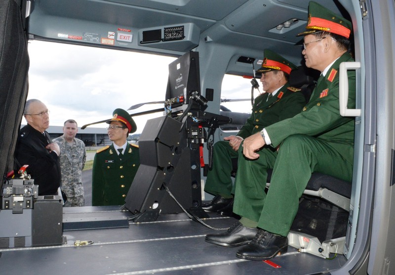 Các sỹ quan cấp cao của quân đội Việt Nam trong một chuyến thăm, công tác tại Hoa Kỳ.