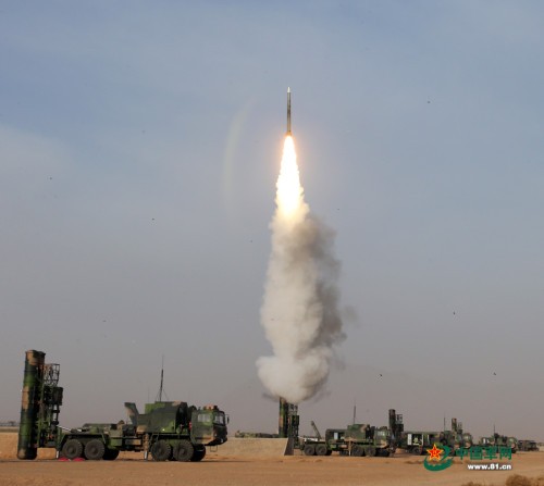 Tên lửa phòng không HQ-9 Trung Quốc.