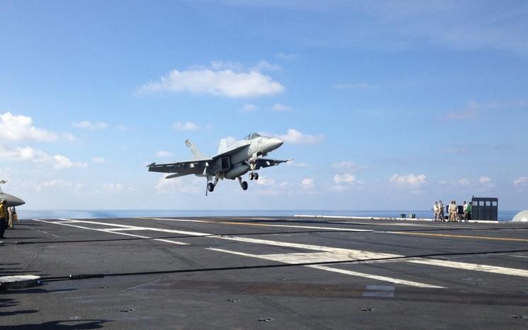 Tàu sân bay động cơ hạt nhân USS John C Stennis, Hải quân Mỹ trên Biển Đông. Nguồn ảnh: Hãng tin AP Mỹ.
