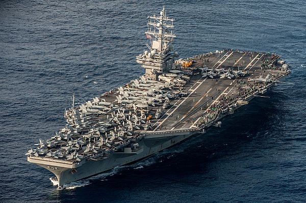 Tàu sân bay USS Ronald Reagan đã triển khai diễn tập phòng không, trinh sát trên biển và tấn công tầm xa. 