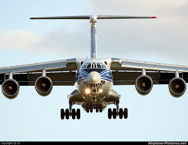 Máy bay IL-76.