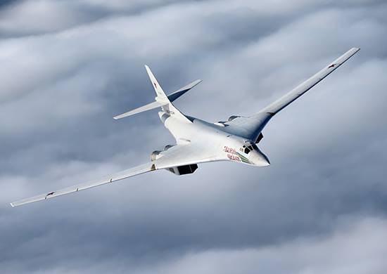 Oanh tạc cơ Tu-160
