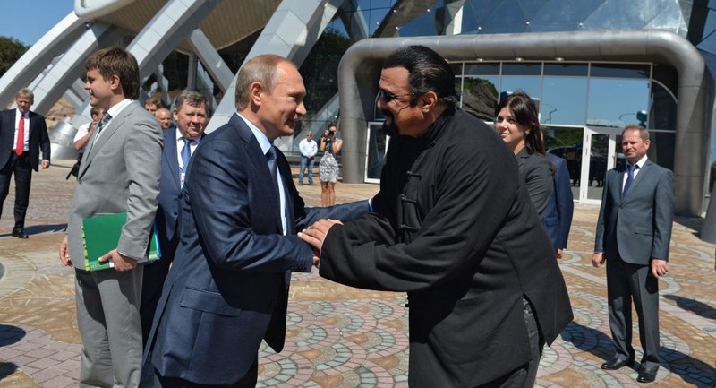 Tổng thống Nga Putin đã ký lệnh cấp quốc tịch Nga cho diễn viên Mỹ Steven Seagal (ảnh minh họa)