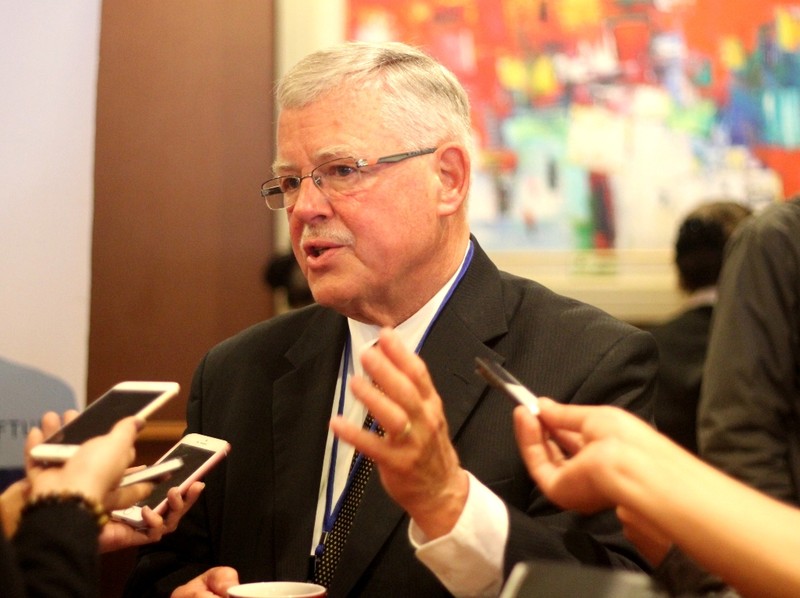 GS. Carl Thayer (ản tư liệu báo chí)