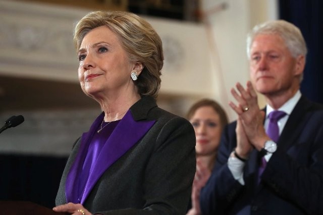 Cánh cửa Nhà Trắng hé mở với bà Hillary Clinton?